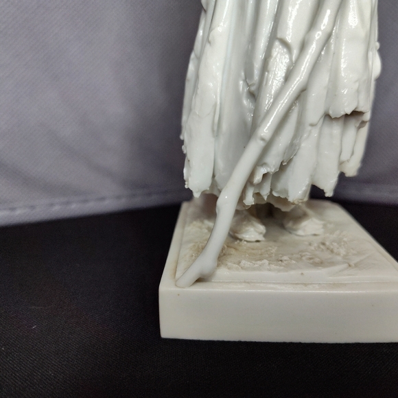 🚨RARE🚨RARE🚨18th-Century Volkstedt "Begger Woman" Blanc De Chine Biscuit MINT - Picture 11 of 13